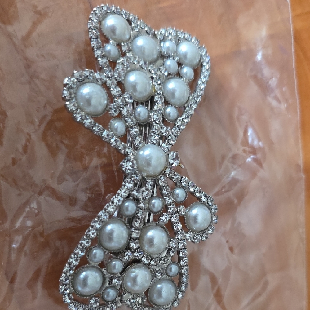 Elegant Silver and Pearl Barett